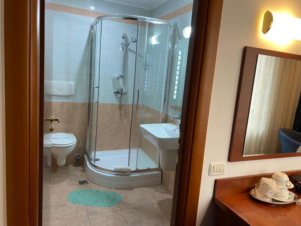 Samaa Hotel Bucarest Esterno foto